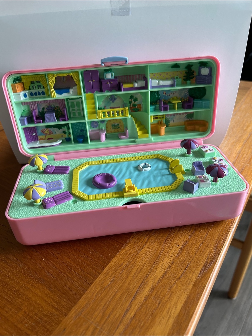Vintage Polly Pocket 1989 Portable Dollhouse Playset with Pool and 6 figures